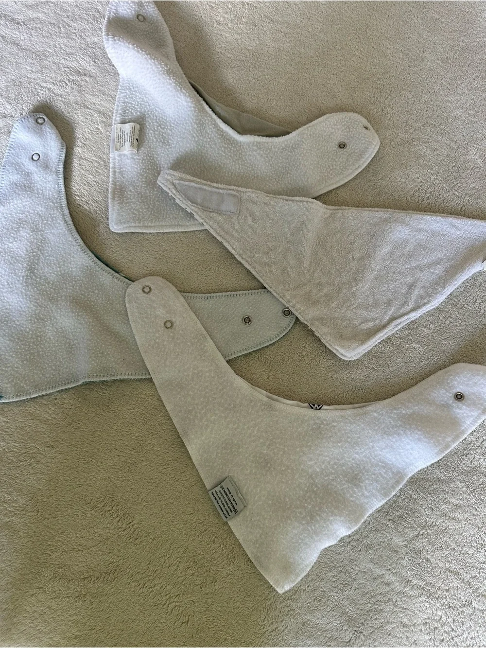 🦋(4) Baby Bandana Bibs